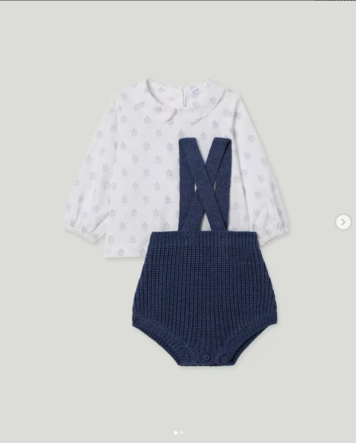Peto de punto azul con camisa estampado