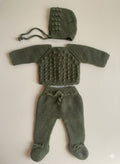 Conjunto verde oliva primera puesta