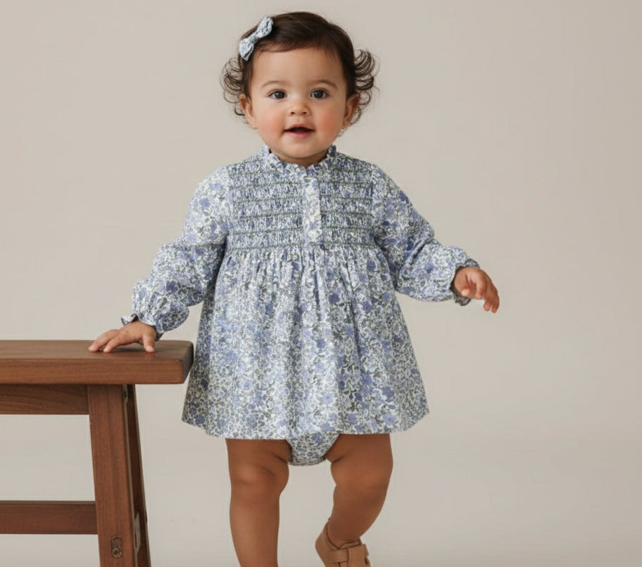 Vestido azul con flores